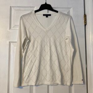 Tommy Hilfiger womens sweater; size medium